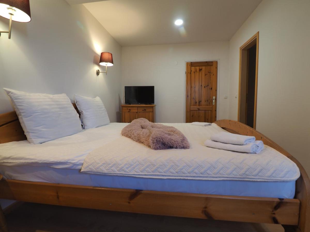 Guest House Sara Latin Kültér fotó